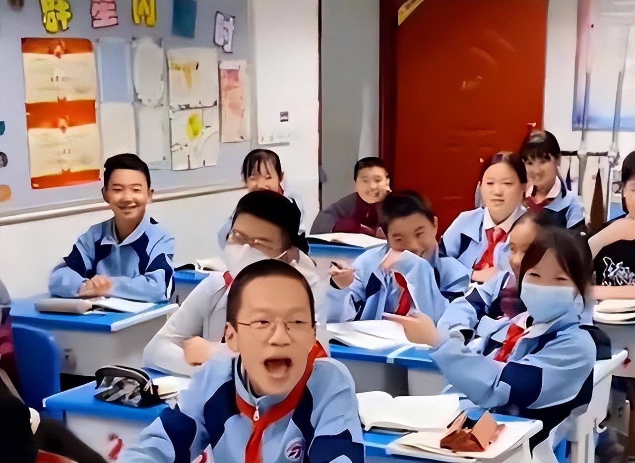 老师意外发现13岁学生已是公司老板，校方回应：非企业法人（当老师发现学生成为老师）
