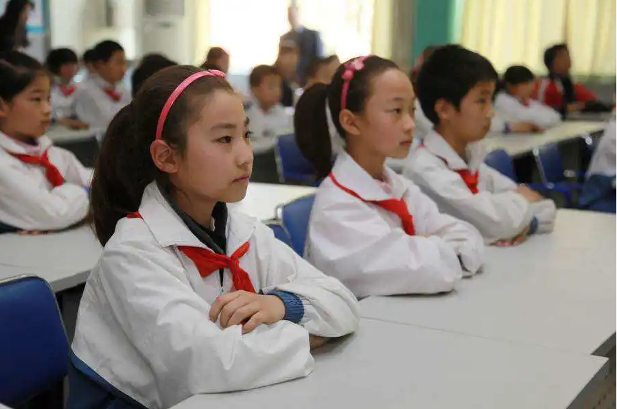 老师发现13岁学生是公司老板，校方有回应，网友：我31了还在打工（老师发现了怎么办）