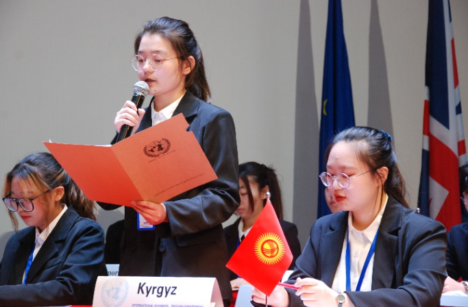 校方回应13岁学生已是公司老板，老师感到意外，网友：我还在打工（十几岁创业的女孩）