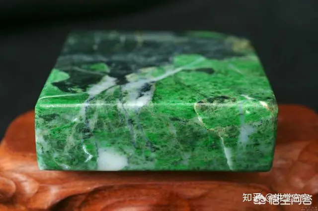 你不知道的翡翠原石秘密 如何辨别翡翠原石？-辨别翡翠原石的最简单方法
