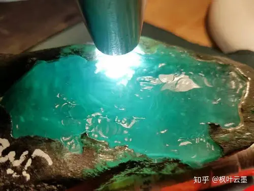 4招教你怎么鉴定翡翠原石！！！-如何鉴别翡翠原石真假