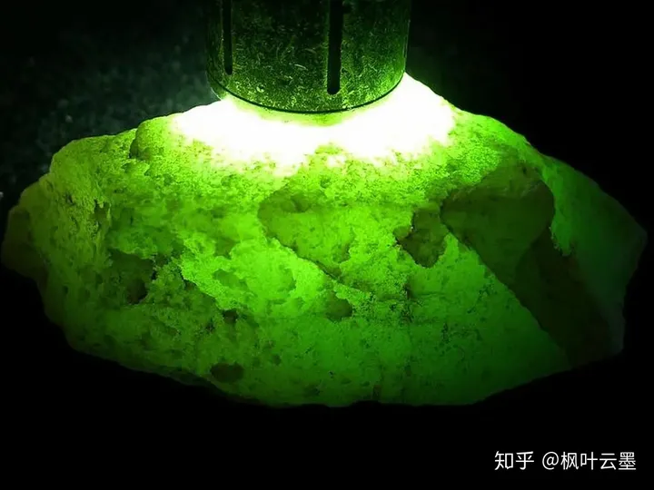 4招教你怎么鉴定翡翠原石！！！-如何鉴别翡翠原石真假