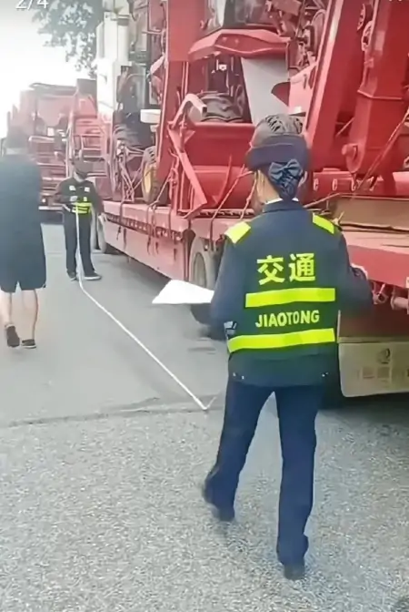 大快人心！河南官方终于出手了，河南收割机下不了高速-收麦机多少钱一台河南