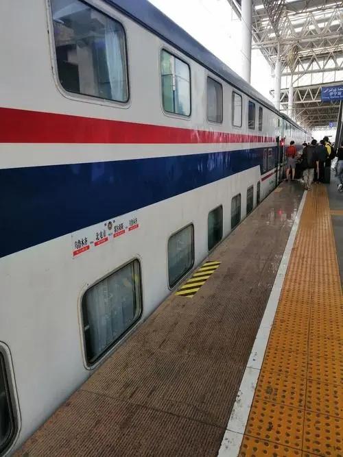 环游北疆旅游专列7月29首发，双层四人包厢9日游，每人仅4380元