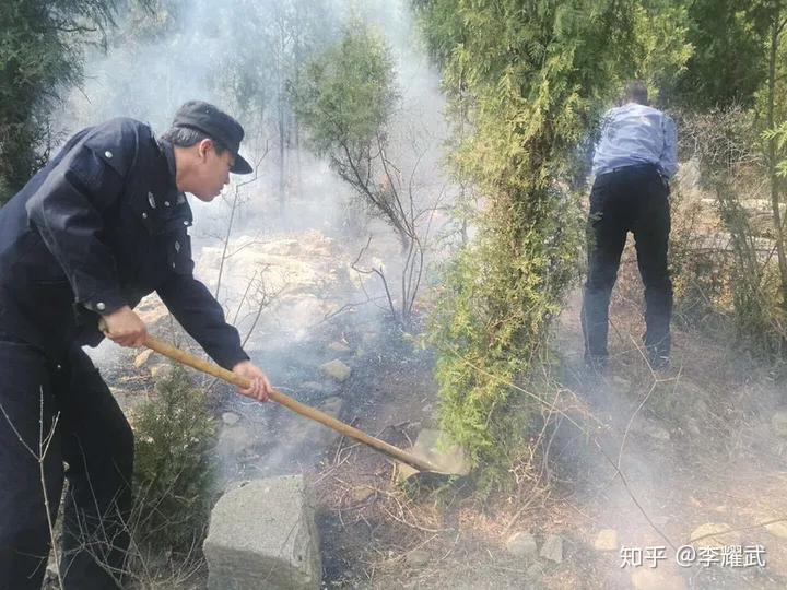 山西警方依法查处上坟使用明火引发山火20起（山西过年烧火）