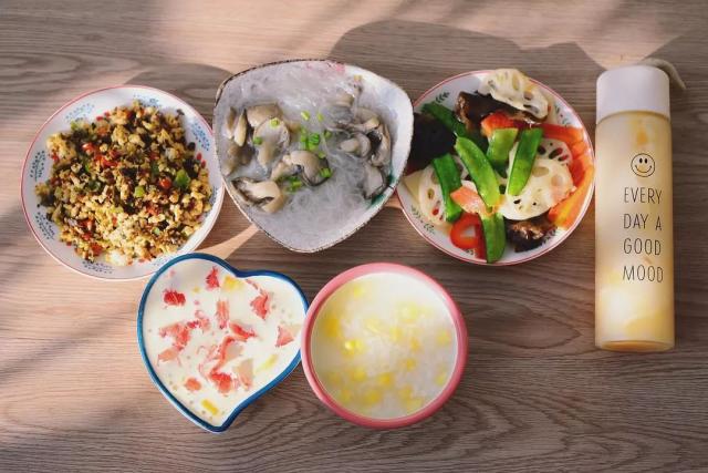 老婆生孩子后，他伺候月子下厨30天，食谱曝光馋哭了……-给产妇做月子餐