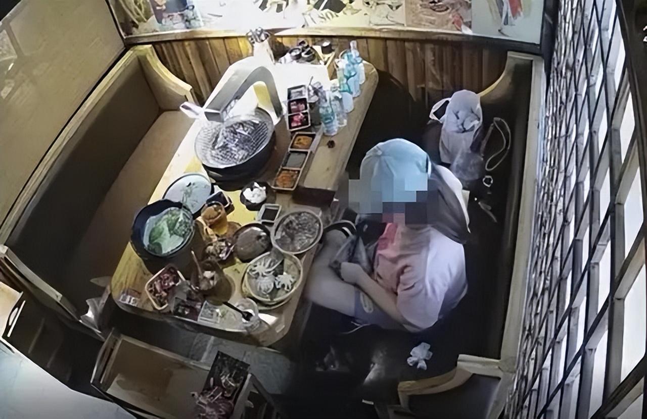 女子吃自助餐还偷偷打包？补交44543元！-吃自助餐偷偷打包的人怎么处理
