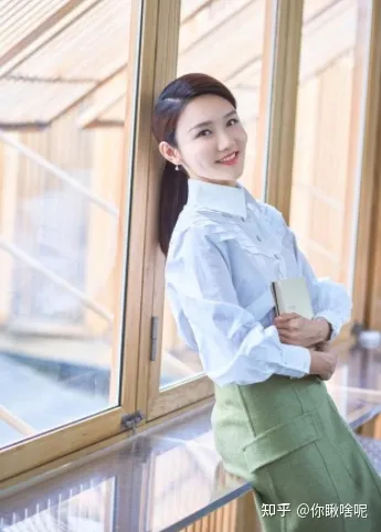 央视“财经小姐”龙洋：32岁仍单身未婚，热爱家乡湖南郴州（央视龙洋个人资料简介）