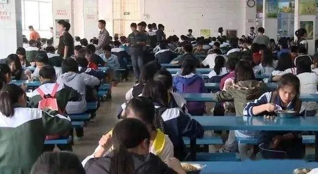 2022年，“高考钉子户”唐尚珺第14次参加高考，35岁的他图什么？-唐尚珺第一次高考成绩