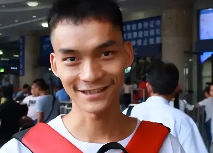 "高考钉子户"唐尚珺！复读14年只为上清华，35岁的他成功上岸？-唐尚珺的高考成绩怎么样