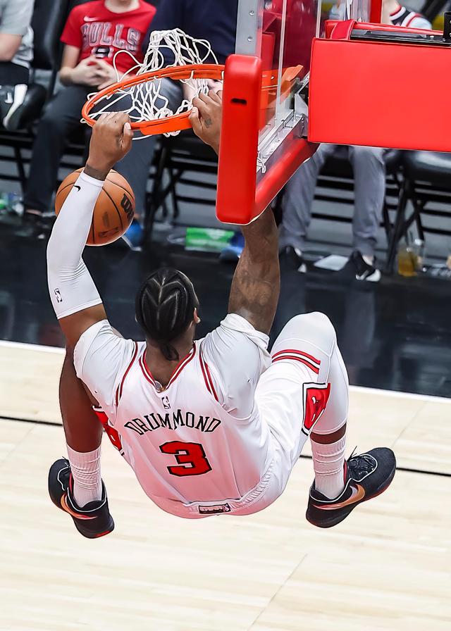 篮球——NBA常规赛：公牛胜马刺-nba公牛队球员名单
