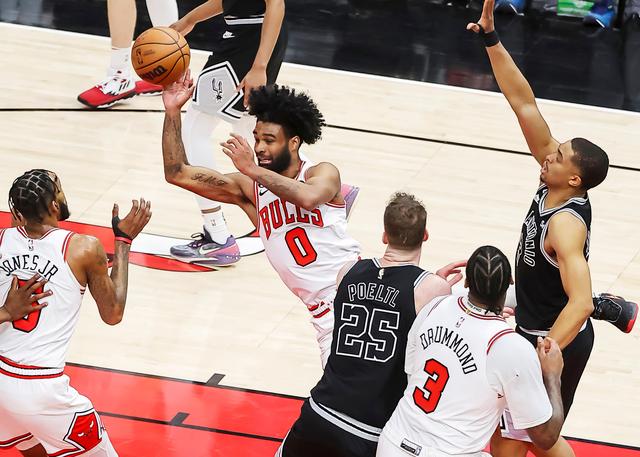 篮球——NBA常规赛：公牛胜马刺-nba公牛队球员名单