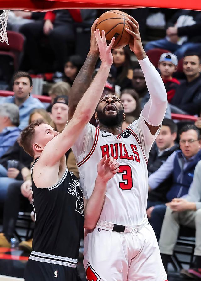 篮球——NBA常规赛：公牛胜马刺-nba公牛队球员名单