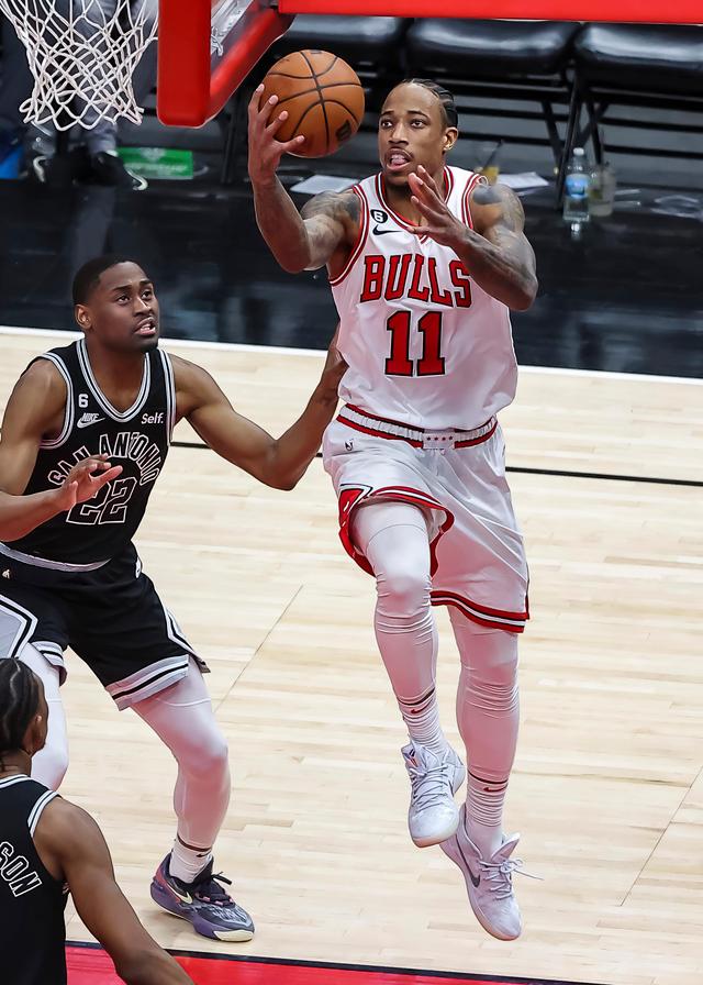 篮球——NBA常规赛：公牛胜马刺-nba公牛队球员名单