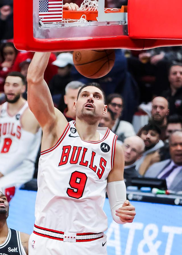 篮球——NBA常规赛：公牛胜马刺-nba公牛队球员名单