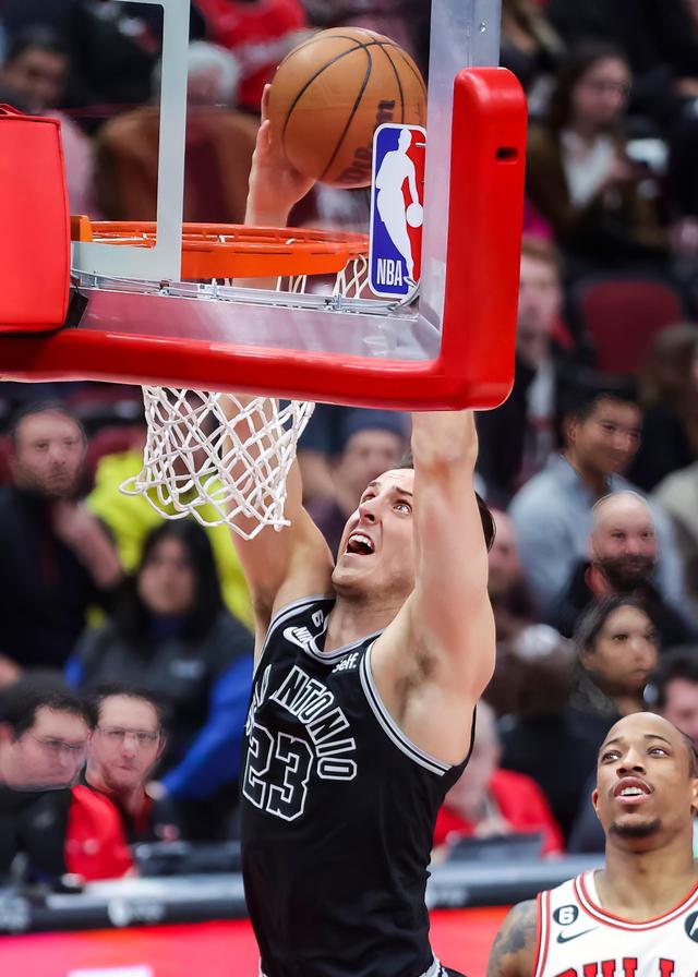 篮球——NBA常规赛：公牛胜马刺-nba公牛队球员名单