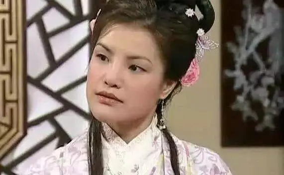 知名女艺人当街遭暴徒殴打！缝了11针！她的回应是...-明星被打要害