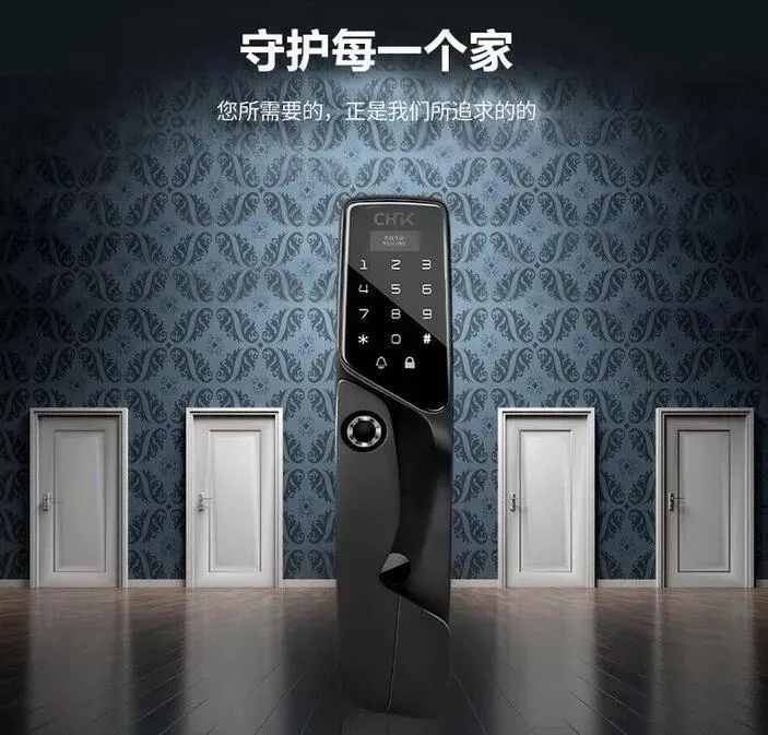 知名女艺人当街遭暴徒殴打！缝了11针！她的回应是...-明星被打要害