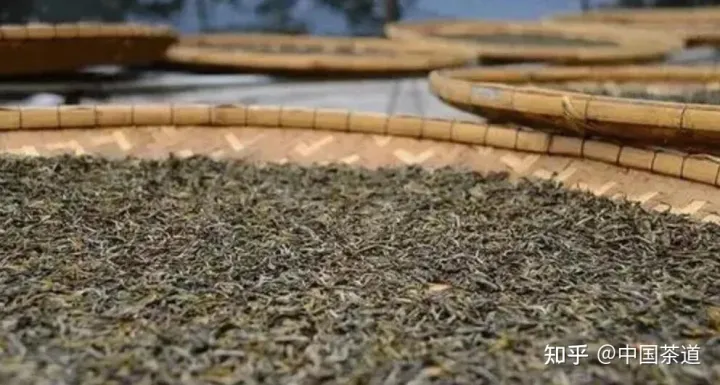 普洱生茶与熟茶，究竟有什么区别❓-普洱生茶和熟茶的区别:优缺点和冲泡方法!