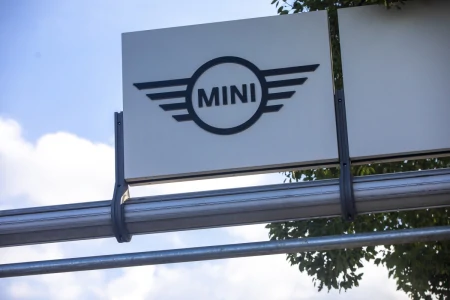 宝马mini取消活动，但排队领钥匙扣的人依旧络绎不绝！（宝马mini熄火后钥匙拔不出来怎么办）