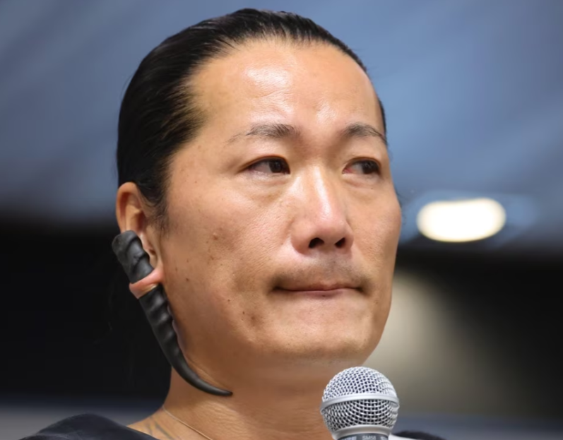 日本女明星出轨，丈夫哭着替她道歉却被骂了一顿，这是为啥（日本女明星出家）