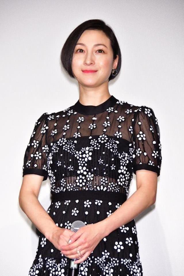 日本女明星出轨，丈夫哭着替她道歉却被骂了一顿，这是为啥（日本女明星出家）