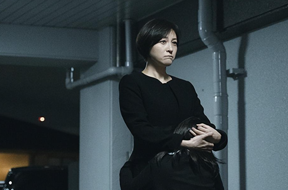 日本女明星出轨，丈夫哭着替她道歉却被骂了一顿，这是为啥（日本女明星出家）