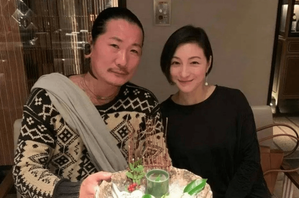 43岁知名女星与厨师发生不正当关系！老公也经常偷腥，事迹毁三观（厨师和明星韩剧）