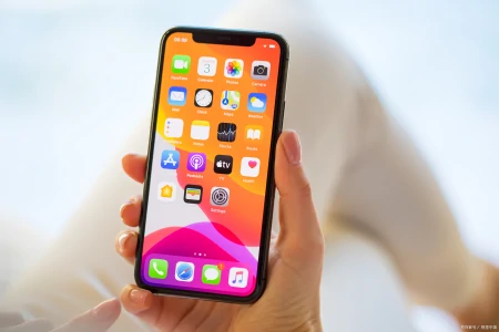 黄色新款iPhone 14没新意？看看VERTU这三款神仙颜值手机（黄色iPhone 14评测）
