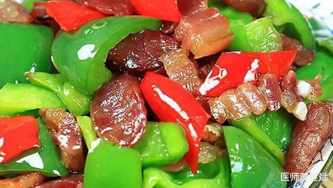 能有效清除血液垃圾，适合中老年人食用，青椒的医学功效有哪些？-青椒有啥功效
