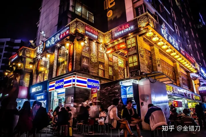连上三年央视黑榜，一号难求！四川最没底线网红店，为何越骂越火（四川网红人员年收入多少）