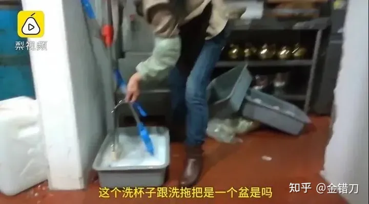 连上三年央视黑榜，一号难求！四川最没底线网红店，为何越骂越火（四川网红人员年收入多少）