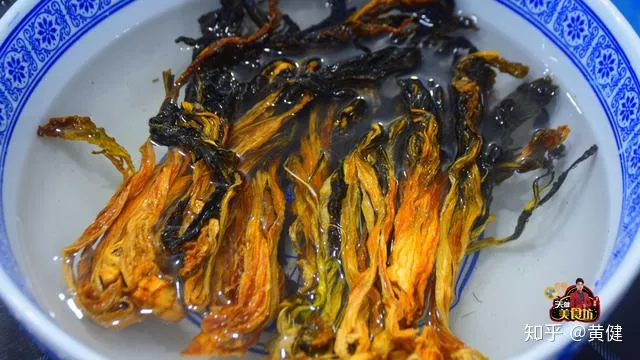 这才是梅菜扣肉最好吃的做法，步骤和配方详解，小白看完也能学会-教你正宗的梅菜扣肉做法