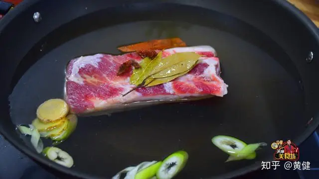 这才是梅菜扣肉最好吃的做法，步骤和配方详解，小白看完也能学会-教你正宗的梅菜扣肉做法