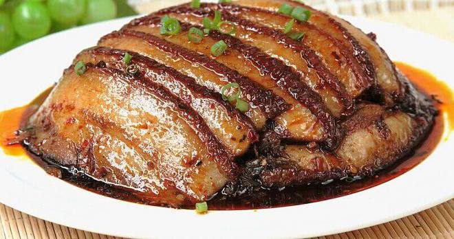 想做出好吃的梅菜扣肉，就抓住几个“诀窍”，色香味俱全没问题-梅菜扣肉的制作方法窍门