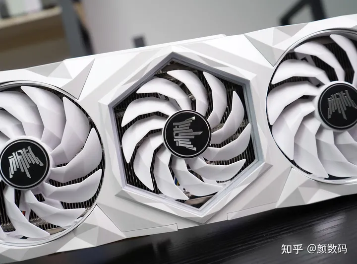 这才是真正的卡皇？影驰RTX 3090 Ti名人堂限量版显卡评测-影驰的显卡是丐版吗