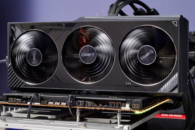 技嘉RTX3090Ti魔鹰OC：鹰击长空展现王者风范