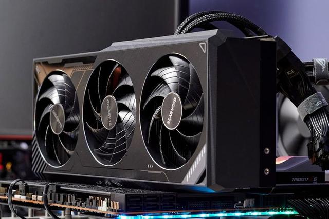 技嘉RTX3090Ti魔鹰OC：鹰击长空展现王者风范