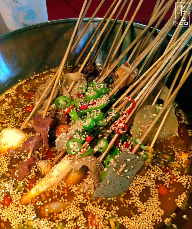 关于四川乐山钵钵鸡的疑问：有没有鸡肉，和冷串串有什么区别？-乐山钵钵鸡推荐