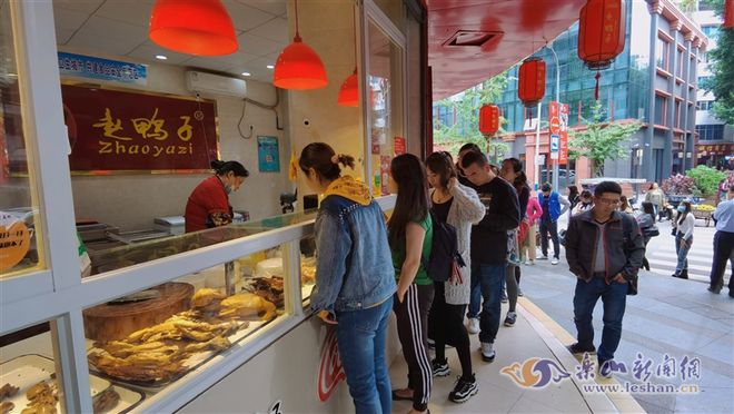 乐山人：你们爱吃的卤鸭儿、翘脚儿、钵钵鸡、麻辣烫有考核规范了-乐山最好吃的卤鹅