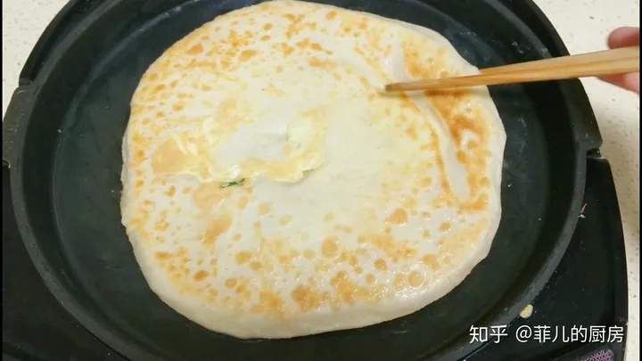 鸡蛋灌饼在家就能做，教你鼓大泡的诀窍，美味早餐轻松搞定-鸡蛋灌饼怎么做起泡大