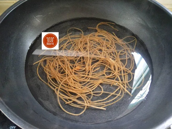 豆芽和它天生是一对，简单一炒，好吃死了，三天不吃馋的慌！-豆芽和什么炒比较好吃视频一下