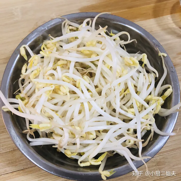 一块钱一大把的豆芽菜怎么吃？二姐夫教你两分钟做爆炒豆芽菜！-豆芽菜的炒法