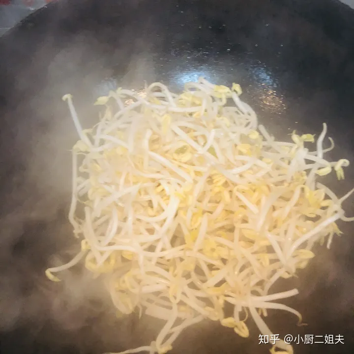 一块钱一大把的豆芽菜怎么吃？二姐夫教你两分钟做爆炒豆芽菜！-豆芽菜的炒法
