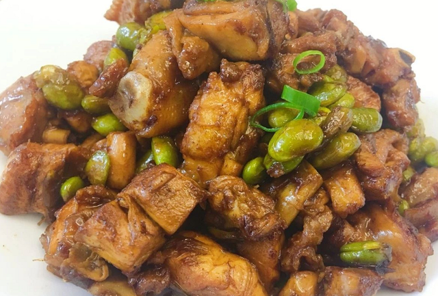 毛豆怎么炒？大叔教你毛豆烧鸡，鲜香味美，简单易做，超级好吃！-毛豆烧鸡的功效作用