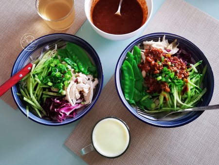 水煮玉米粒豌豆仁，尖椒炒绿豆芽，简单好做，家常味道可口-玉米粒豌豆粒怎么炒