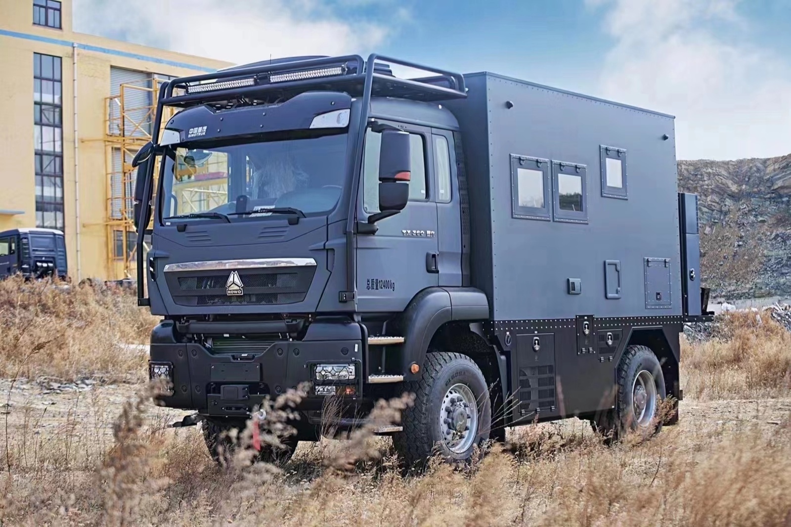新重汽豪沃4X4越野房车全国售后电话-中国重汽豪沃房车视频