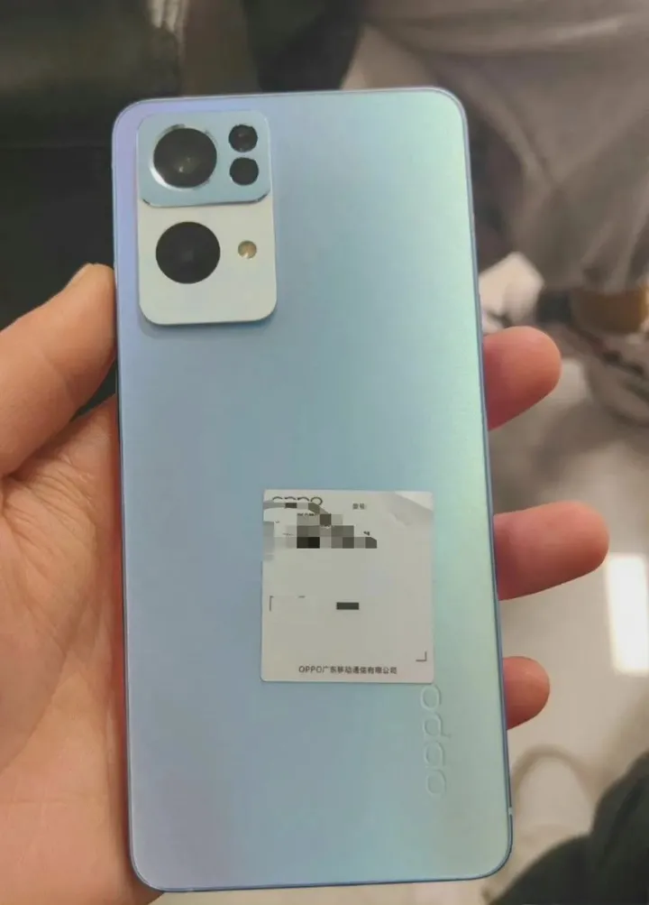 OPPO Reno7真机曝光，跑马灯设计，满满山寨机的味道！-opporeno4se跑马灯