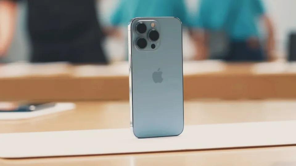 终于知道为什么今年最值得买的iPhone不是13或者Max，而是13Pro了-今年苹果手机价格为什么这么低