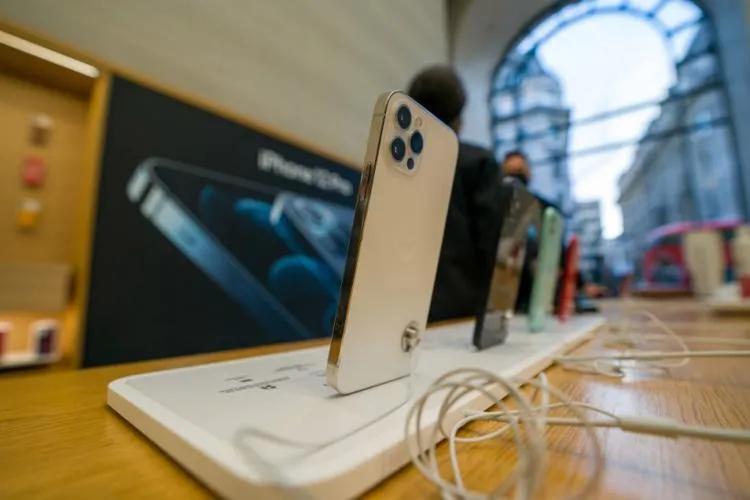 终于知道为什么今年最值得买的iPhone不是13或者Max，而是13Pro了-今年苹果手机价格为什么这么低